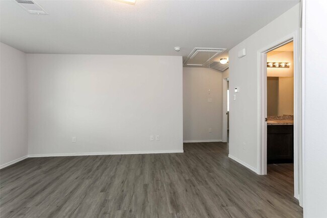 Building Photo - 118 Blue Crane St