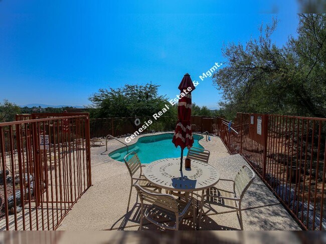Building Photo - Charming 2-Bedroom Townhouse with Scenic Views & Cozy Fireplace in Tucson!