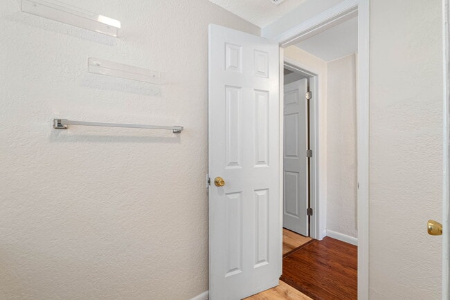 Building Photo - Lovely Largo Home