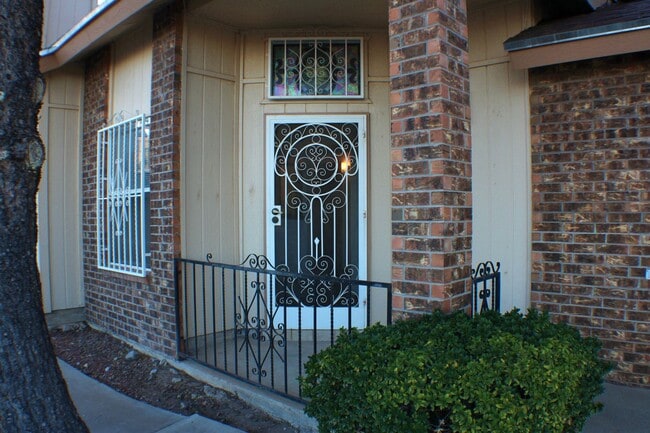 Building Photo - Charming Single-Story Home Move-in-Ready