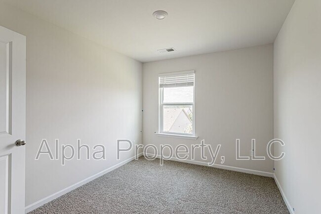 Building Photo - 766 Embark Cir