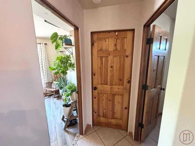 Building Photo - Beautiful home in La Verkin with all the v...