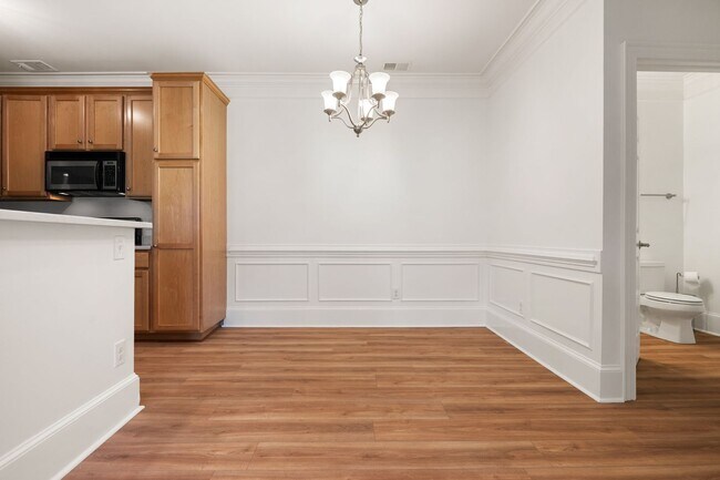 Building Photo - **Application Pending** Freshly Updated 2BR/2BA Condo - Minutes to North Hills