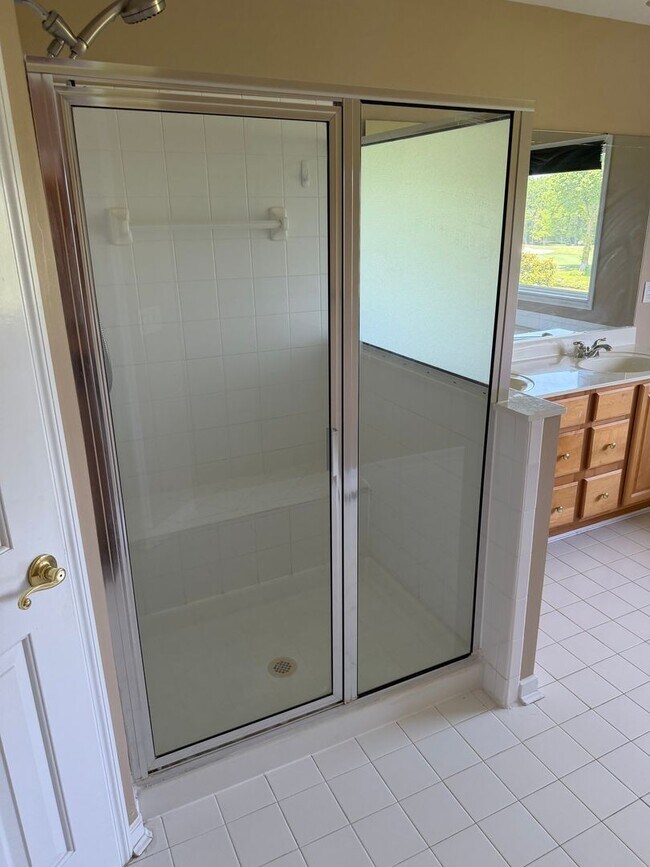 Building Photo - 4BR/3.5BA | Newly Renovated Single Family Home | Large Home is Desirable Pine Run!  Best of Mason