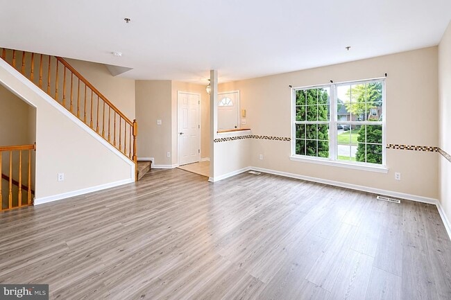 Building Photo - 638 Villager Cir