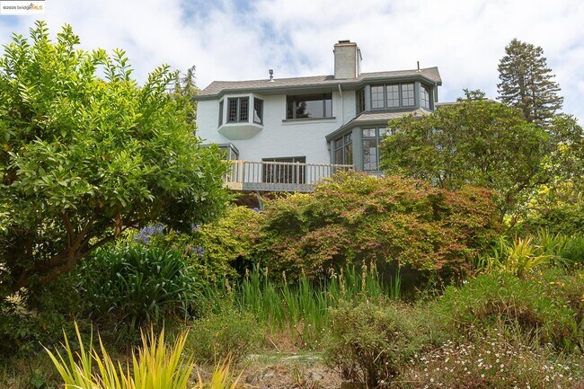 Building Photo - 1542 Hawthorne Terrace