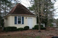 Building Photo - Adorable Studio Cottage in Central