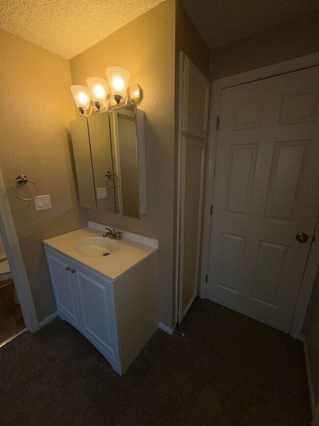 Building Photo - Upgrade Your Living: Spacious 4-Bedroom Ho...