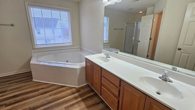 Building Photo - Bright & Spacious Home in Fredericksburg!