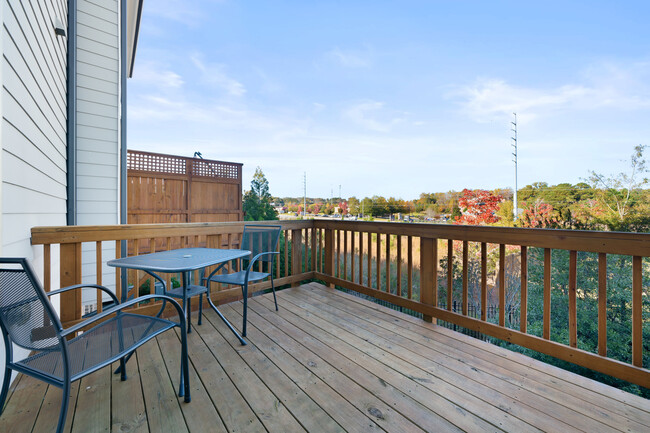 Building Photo - 7906 Laurel Crest Dr
