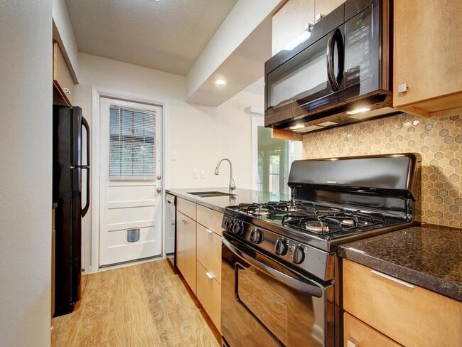 Building Photo - 8516 Hathaway Dr