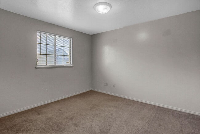 Building Photo - 1179 E 2450 N