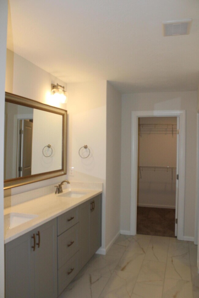 Building Photo - 846 Lillian Pk Dr