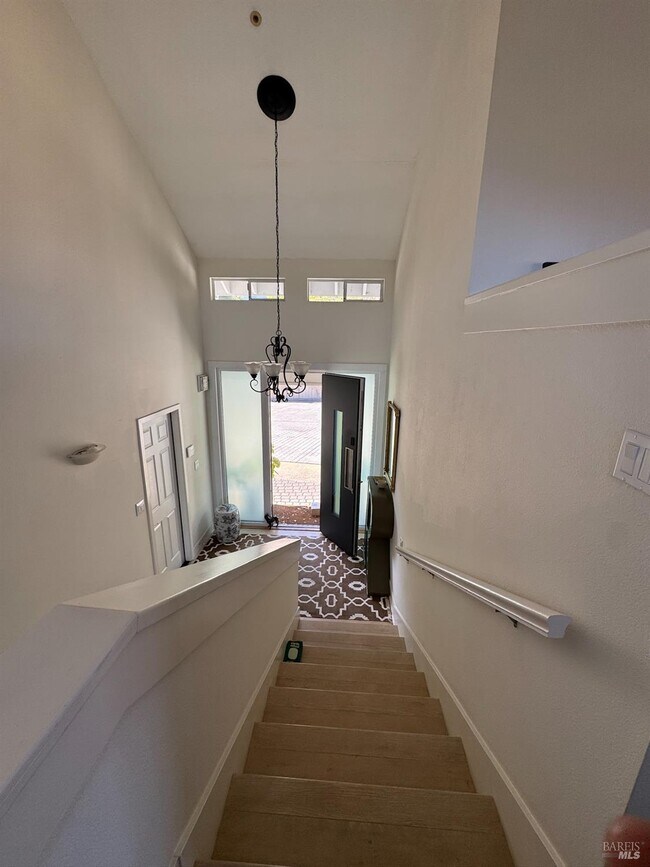 Building Photo - 67 Via Los Altos