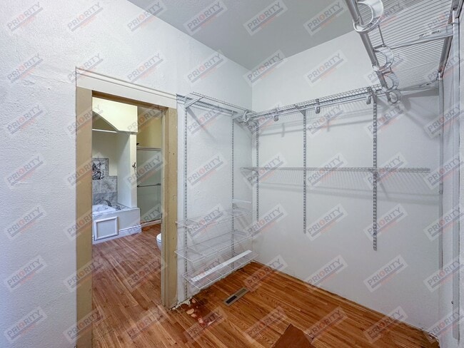 Building Photo - 3 bedroom, 2 bath single-family home