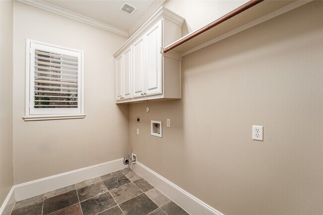 Building Photo - 4222 Stonebrook Ln