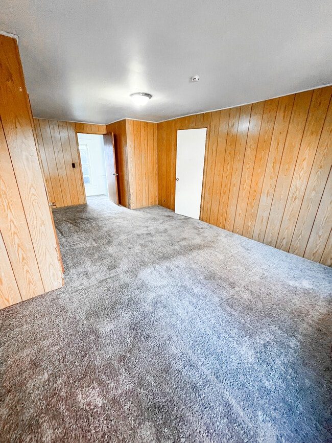 Building Photo - 512 Stone St