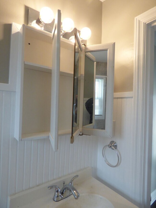 Building Photo - 206 Broadview Dr