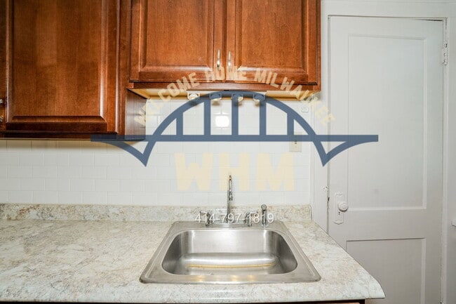 Building Photo - 3650A E Barnard Ave