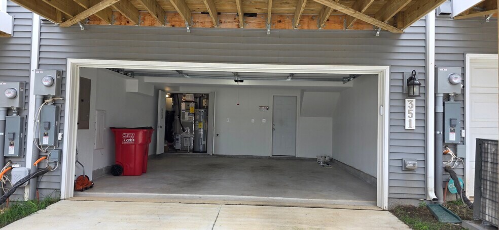 2 Car Garage - 351 Presidents Pointe Ave