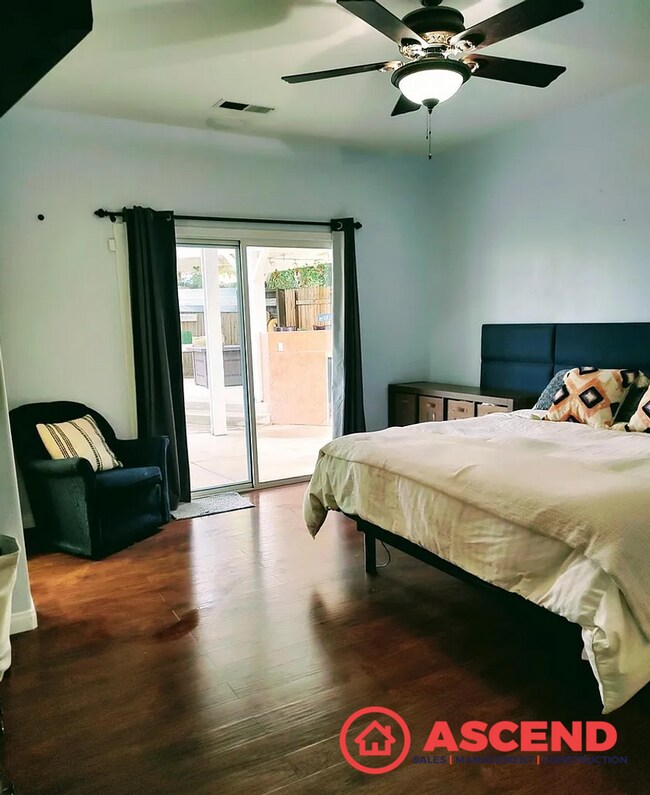 Building Photo - Spacious 5 Bed / 2 Bath Home Near Riverlakes Golf Course!