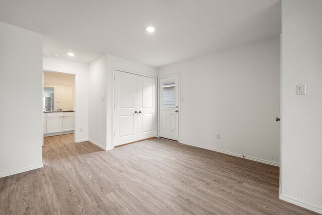 Building Photo - Charming 4BR/2BA in St. Hedwig – Open Floor Plan & Private Backyard