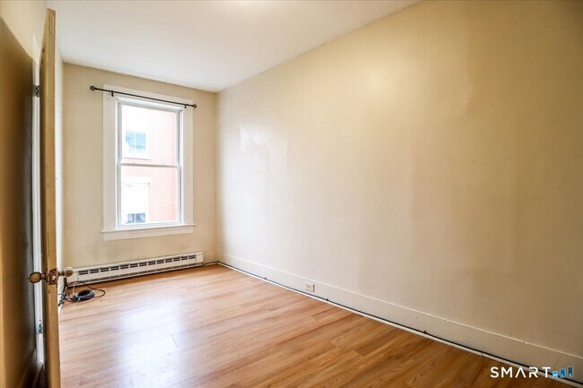 Building Photo - 17 Church St