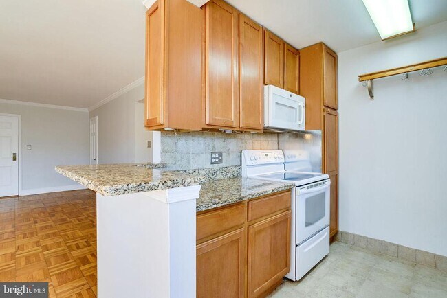 Building Photo - 1716 W Abingdon Dr