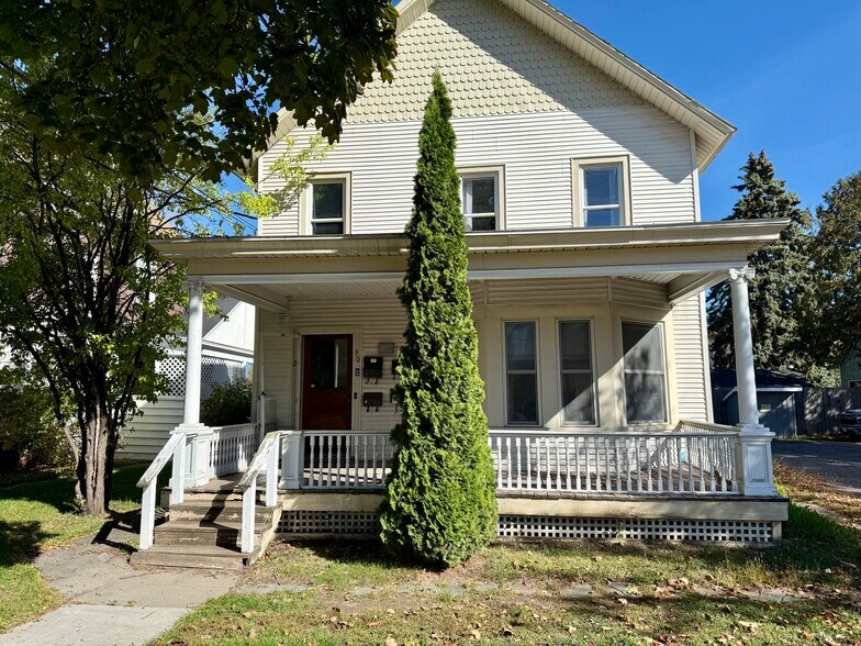 Building Photo - 90 Oak St