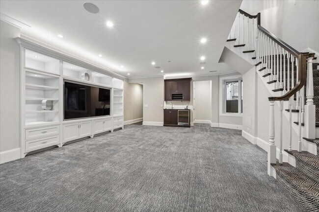 Building Photo - 458 W Deming Pl