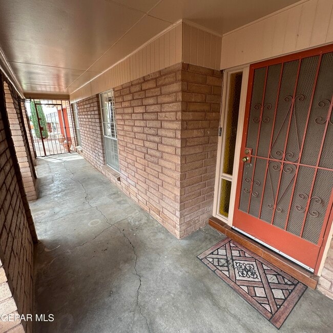 Building Photo - 3304 Old Spanish Trail