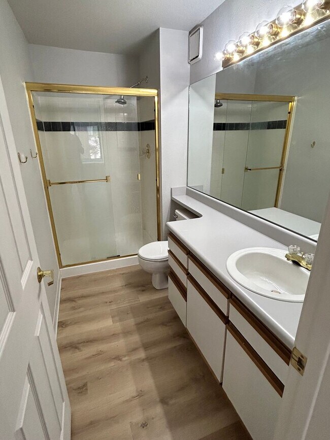 Building Photo - 2-Bedroom Westwood Condo with a Spacious L...