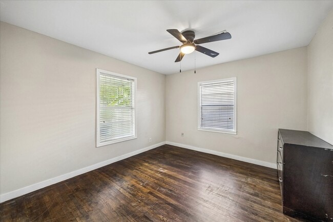 Building Photo - 6621 Westview Dr