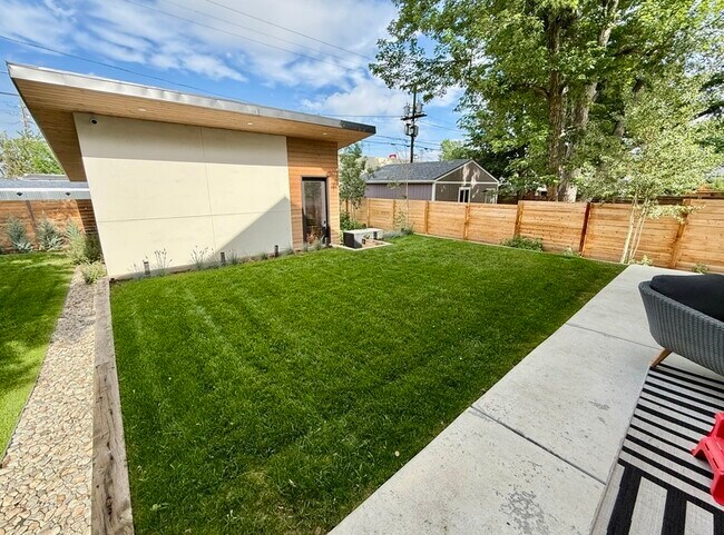 Building Photo - 4465 Zenobia St