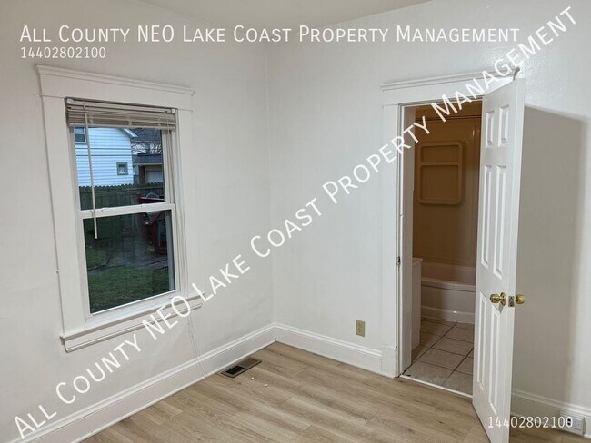 Building Photo - 2118 Dowd-#1Dn