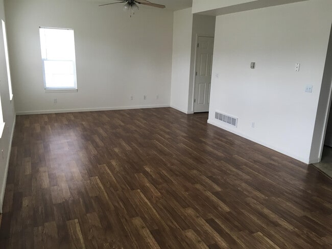 Building Photo - 400 Par Ave