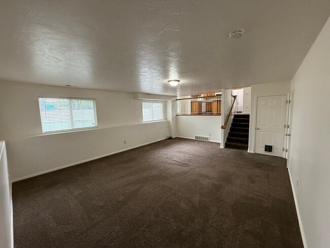 Primary Photo - 4 Bed/ 3 Bathroom house in West Jordan