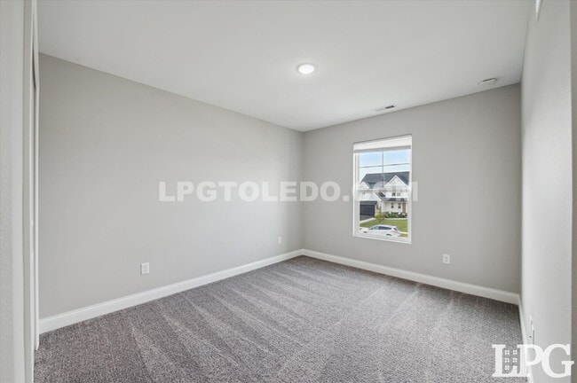 Building Photo - 1038 Stoneleigh Rd