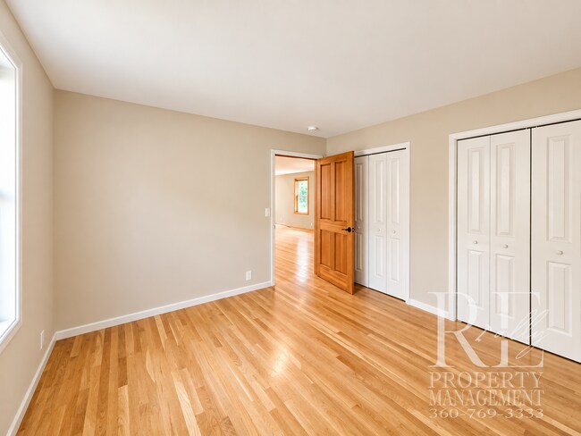Building Photo - 14444 Sunrise Drive NE