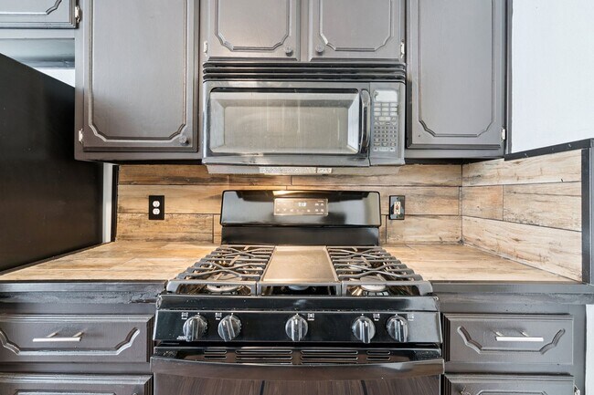 Building Photo - Charming 3-Bedroom Home Near OU Medical