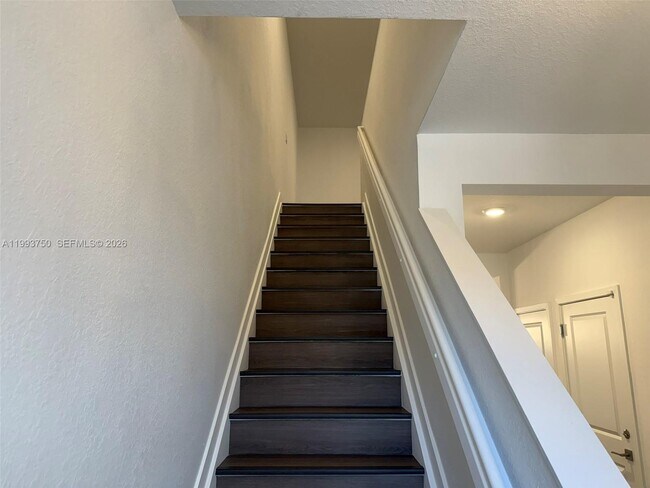 Building Photo - 8694 Via Mar Rosso