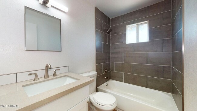 Building Photo - Remodeled 2 bedroom 1 bath!