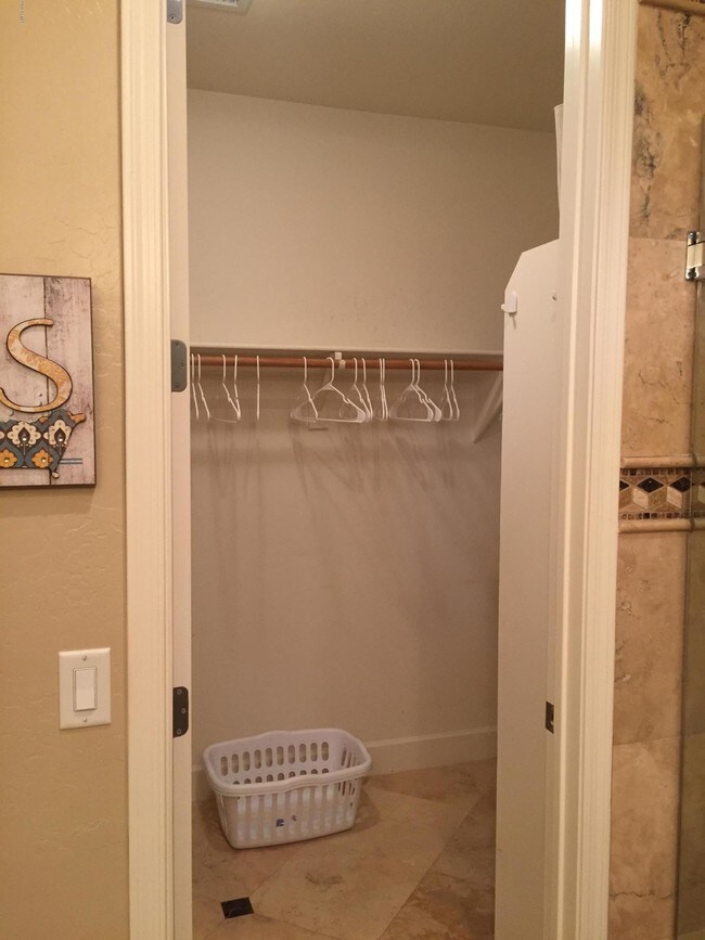 Building Photo - 9715 N Azure Ct