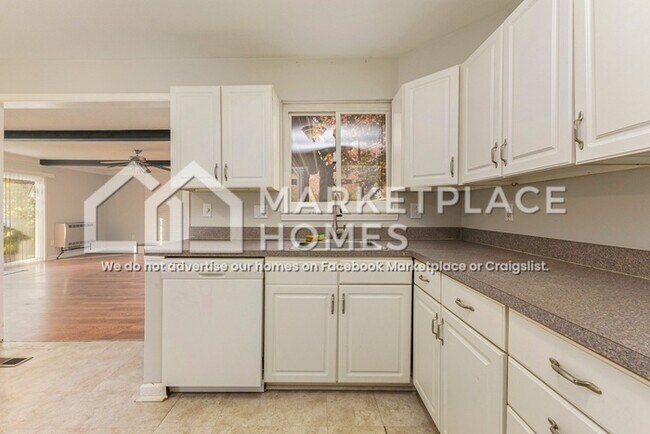 Building Photo - 25161 Patricia Ave