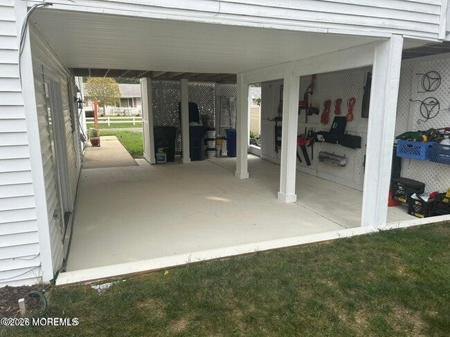 Building Photo - 19 Elm St