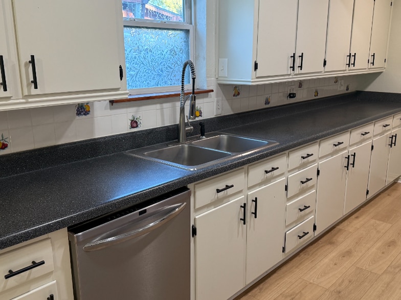 Building Photo - 5228 Rutland Ave