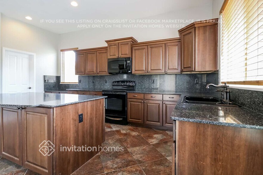 Building Photo - 13373 S 186th Dr