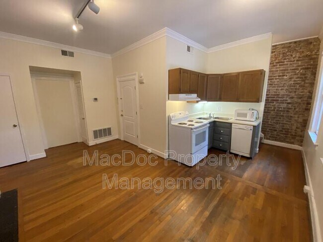 Primary Photo - 604 Caroline St