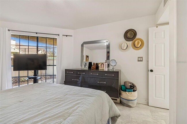 Building Photo - 8742 Mallard Reserve Dr