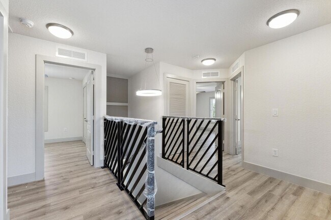 Building Photo - 522 Lucky Ln